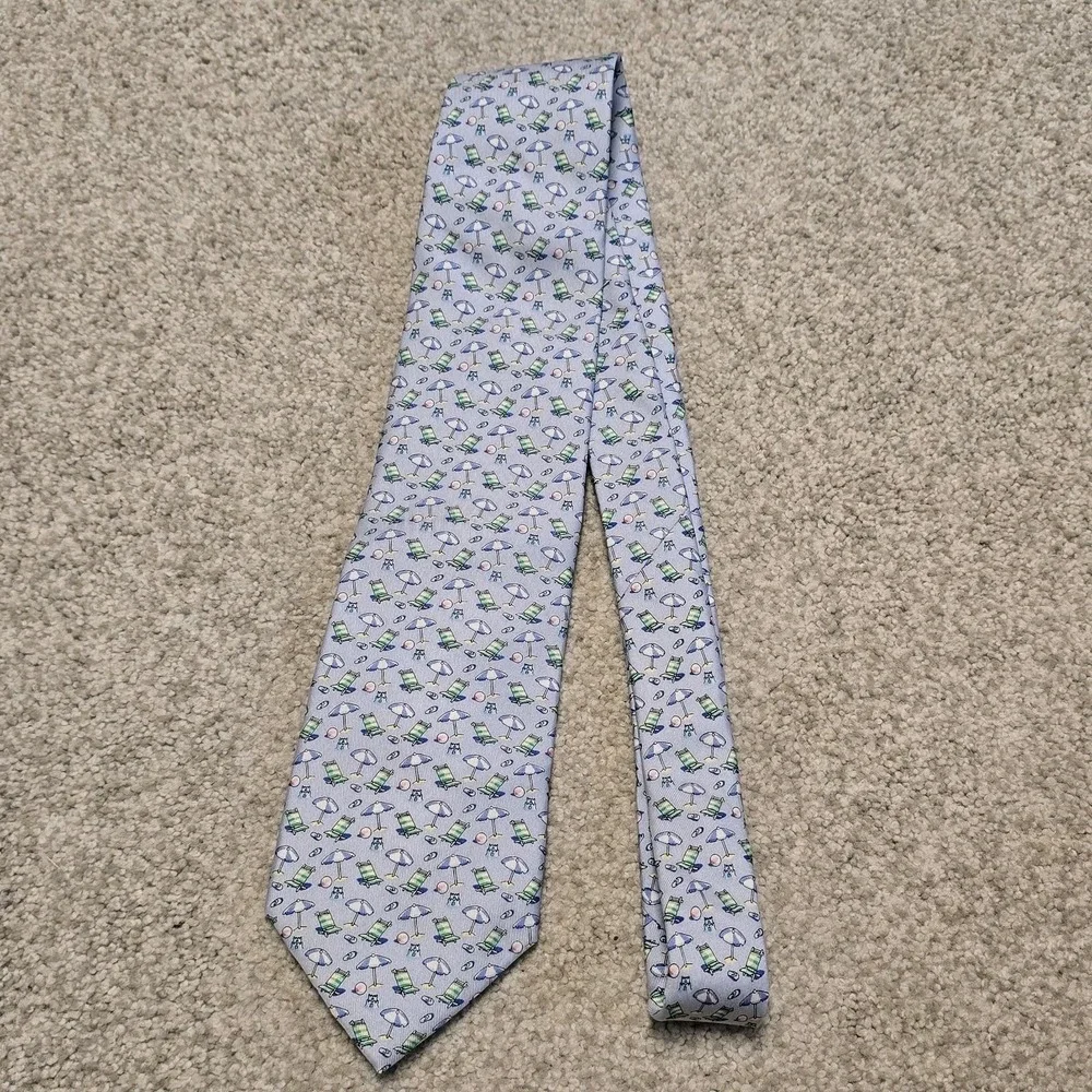 Vineyard Vines Men's Silk Tie Day at the Beach Blue XL Beach Umbrella & Chair‎